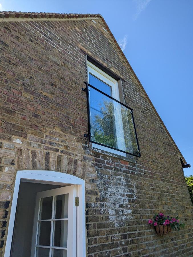 Myrtle Stables - Converted, Self-Contained, Countryside Hernhill Buitenkant foto